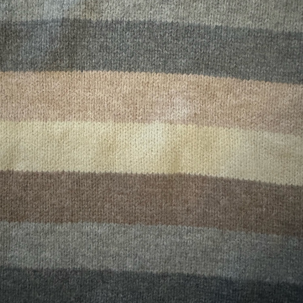New GAP Beige, Gray & Cream Crewneck Sweater with Stripes Size XS - Picture 3 of 7